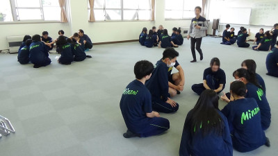 授業風景ーみんなで話し合い中ー