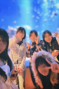 遠足の写真（2025年10月10日（20_29））水槽の前で縦版2