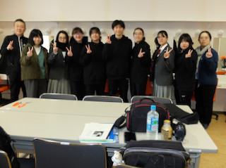 上演後、楽屋で一休み